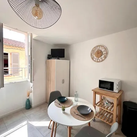 Cozy And Bright Studio In Йер